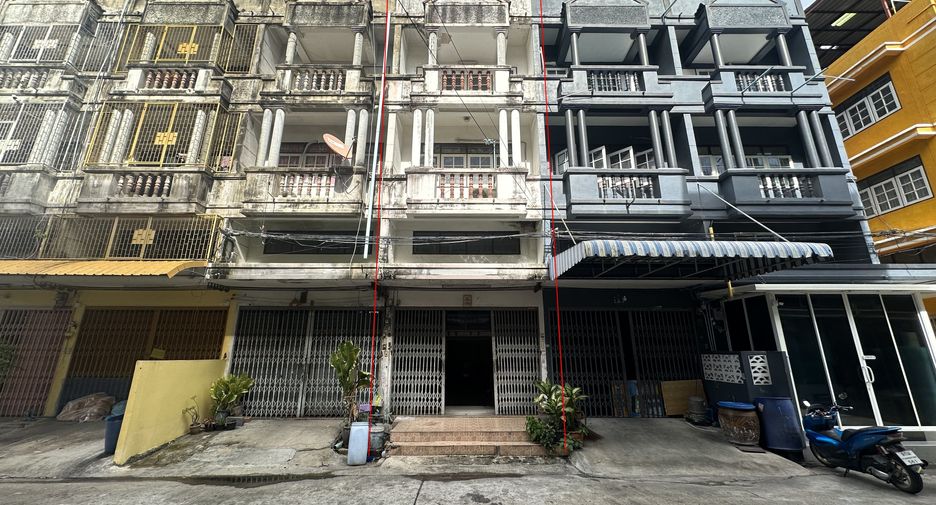 For sale 3 bedrooms retail Space in Thung Khru, Bangkok