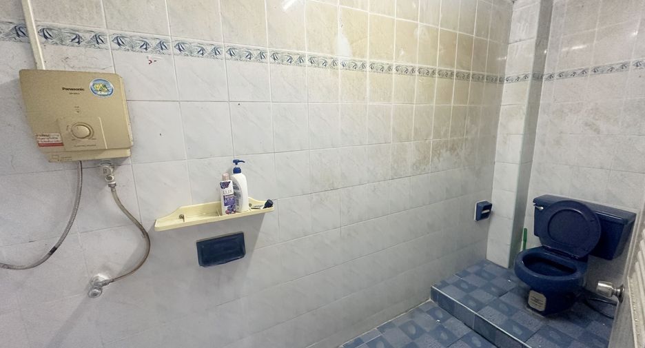 For sale 3 bedrooms retail Space in Thung Khru, Bangkok