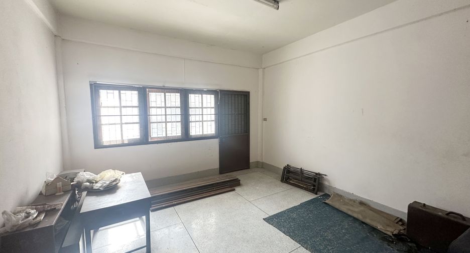 For sale 3 bedrooms retail Space in Thung Khru, Bangkok