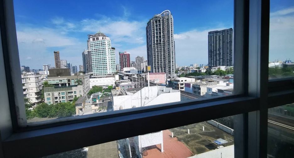 For rent 2 bedrooms condo in Khlong Toei, Bangkok