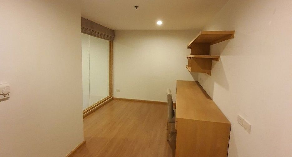For rent 3 bedrooms apartment in Watthana, Bangkok
