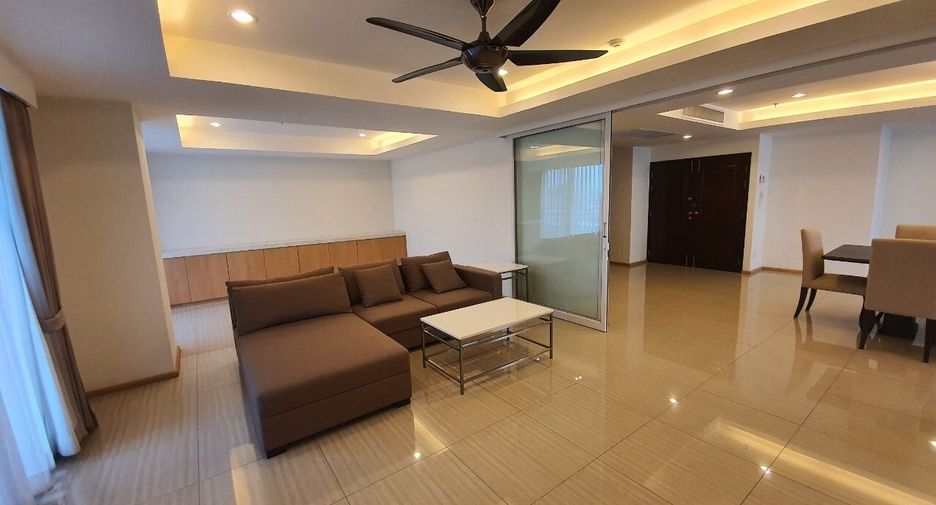 For rent 3 bedrooms apartment in Watthana, Bangkok