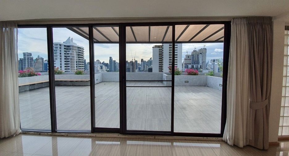 For rent 3 bedrooms apartment in Watthana, Bangkok