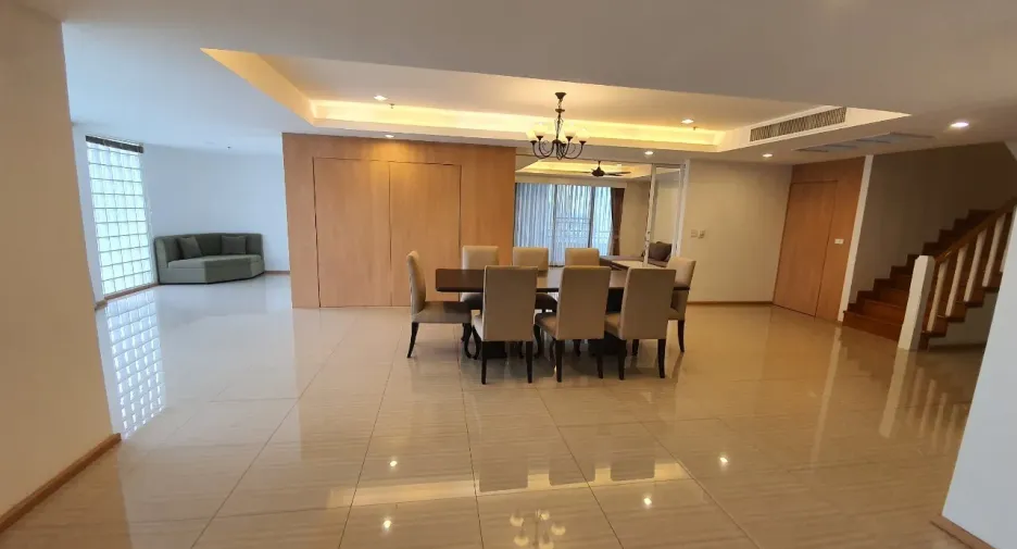 For rent 3 bedrooms apartment in Watthana, Bangkok