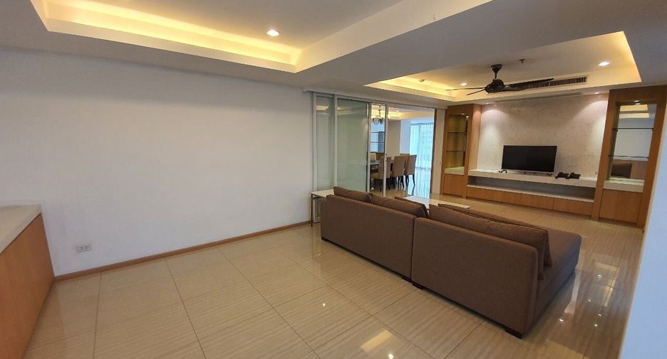 For rent 3 bedrooms apartment in Watthana, Bangkok