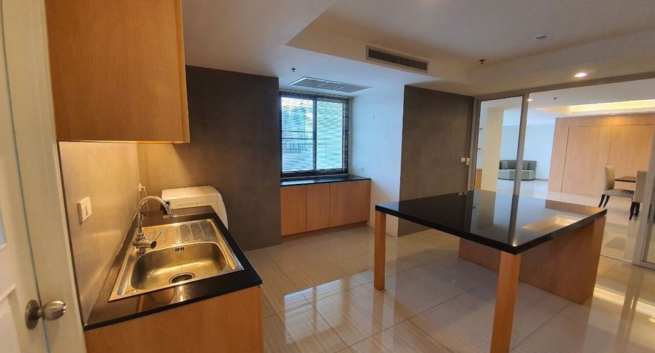 For rent 3 bedrooms apartment in Watthana, Bangkok