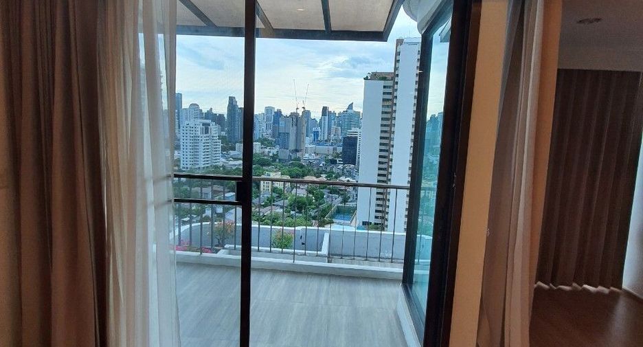 For rent 3 bedrooms apartment in Watthana, Bangkok