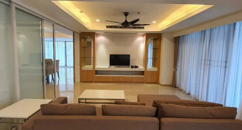 For rent 3 bedrooms apartment in Watthana, Bangkok