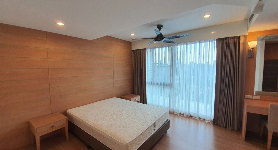 For rent 3 bedrooms apartment in Watthana, Bangkok