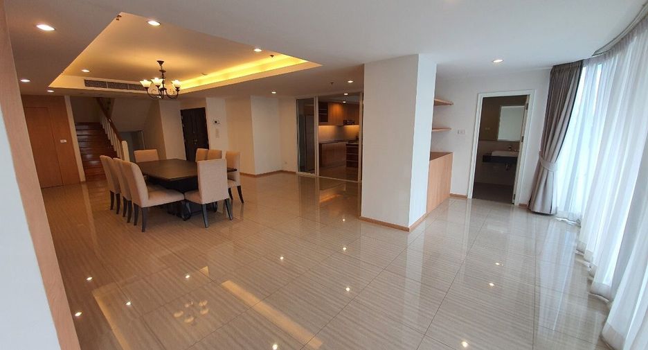 For rent 3 bedrooms apartment in Watthana, Bangkok