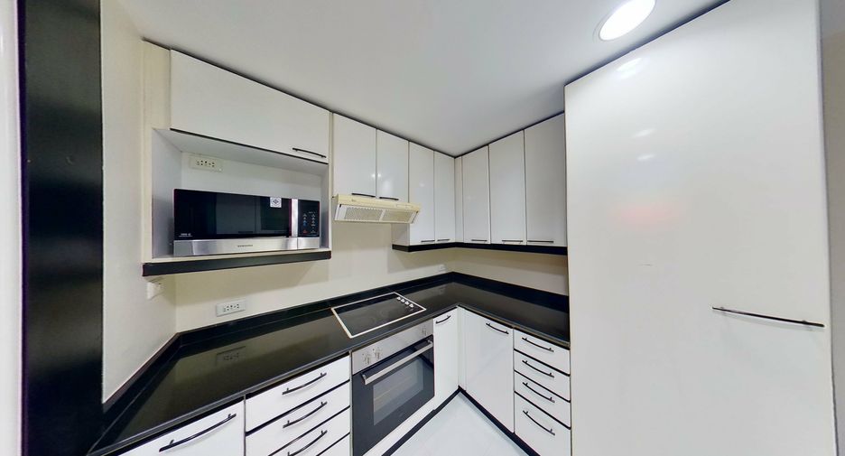 For rent 3 bedrooms condo in Pathum Wan, Bangkok