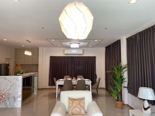 À louer 4 chambres maison à Prawet, Bangkok