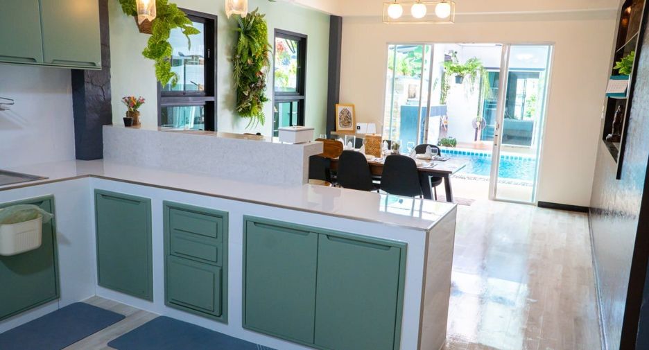 À vendre et à louer 4 chambres villa à Mueang Phuket, Phuket