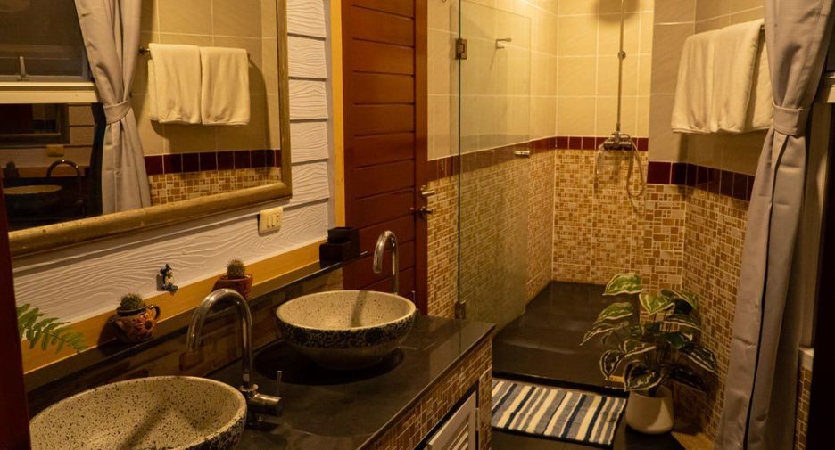 À vendre et à louer 4 chambres villa à Mueang Phuket, Phuket
