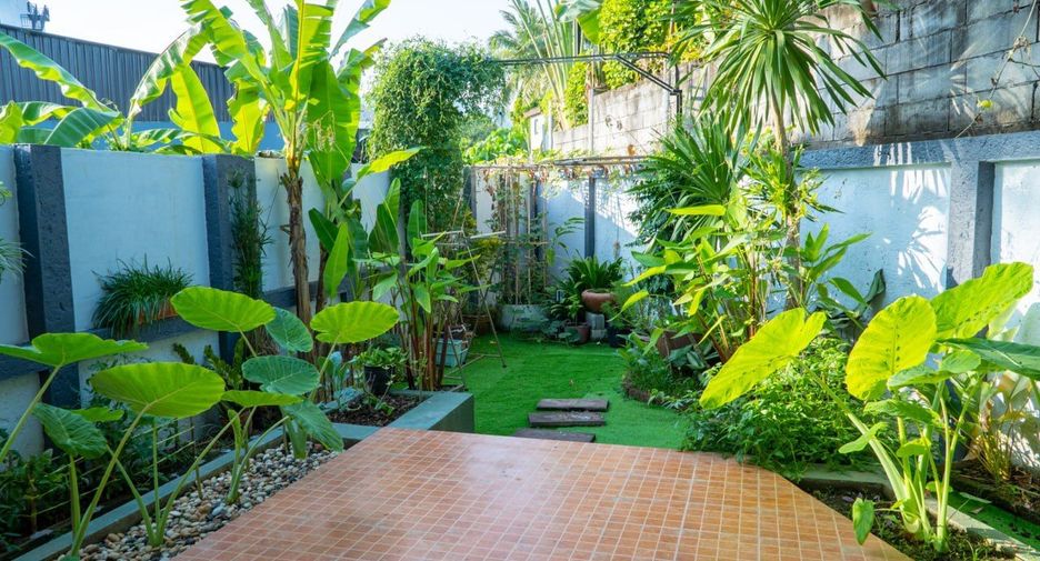 À vendre et à louer 4 chambres villa à Mueang Phuket, Phuket