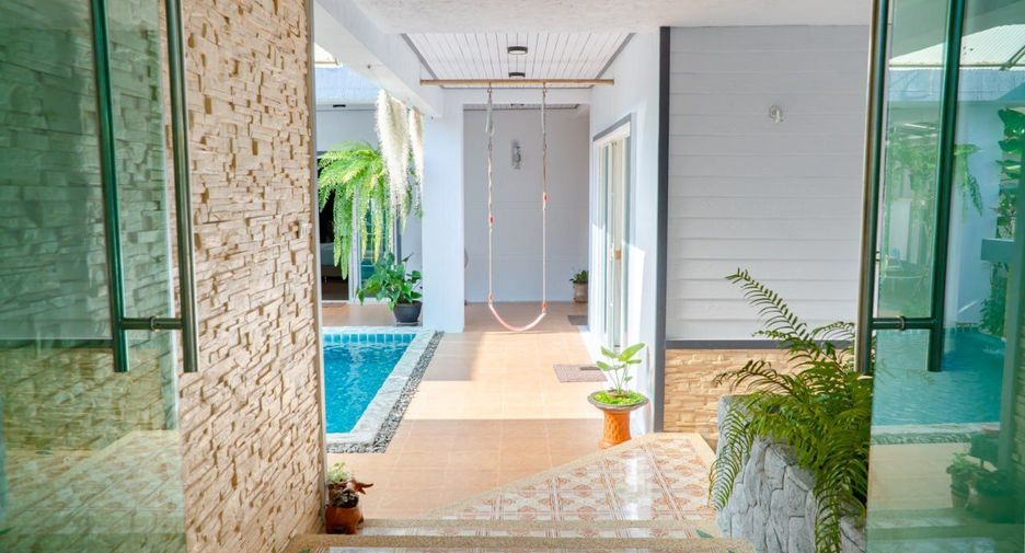 À vendre et à louer 4 chambres villa à Mueang Phuket, Phuket