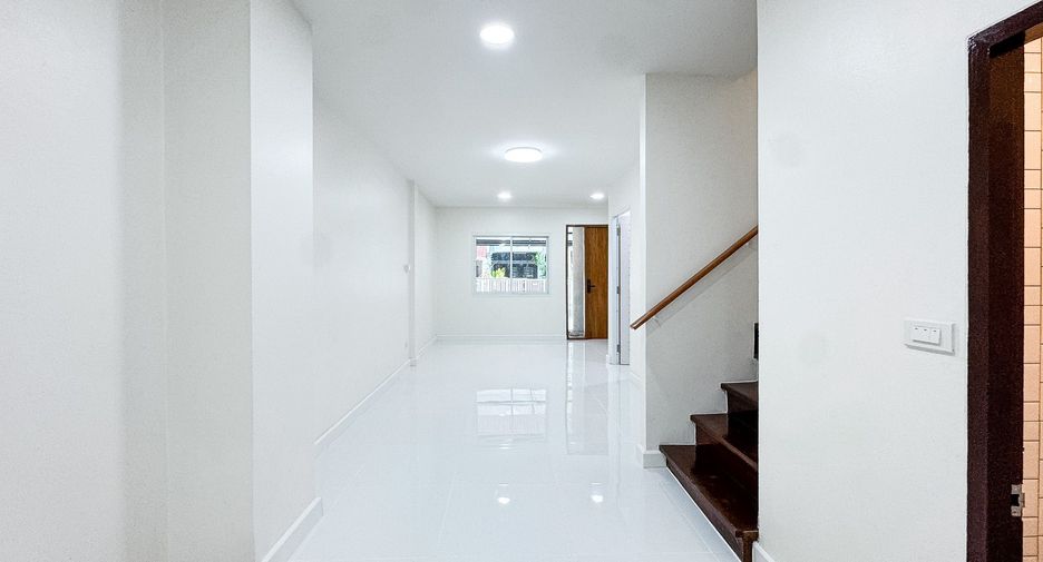 ขาย 2 ห้องนอน ทาวน์เฮ้าส์ ใน วังทองหลาง, กรุงเทพฯ