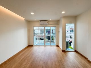For sale 2 bedrooms townhouse in Wang Thonglang, Bangkok