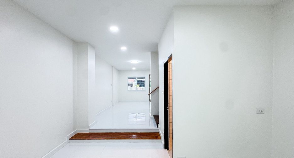 ขาย 2 ห้องนอน ทาวน์เฮ้าส์ ใน วังทองหลาง, กรุงเทพฯ