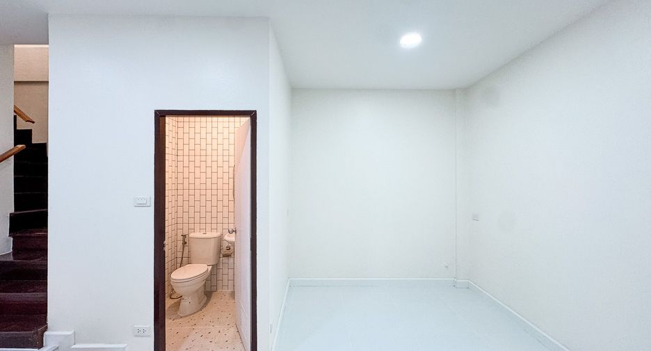ขาย 2 ห้องนอน ทาวน์เฮ้าส์ ใน วังทองหลาง, กรุงเทพฯ