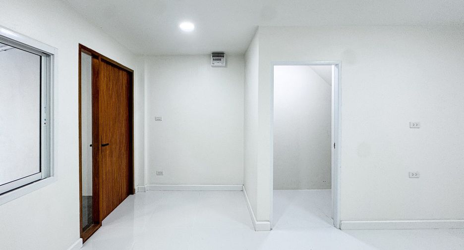 ขาย 2 ห้องนอน ทาวน์เฮ้าส์ ใน วังทองหลาง, กรุงเทพฯ