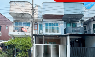 Casa adosada en venta de 2 habitaciones en Wang Thonglang, Bangkok