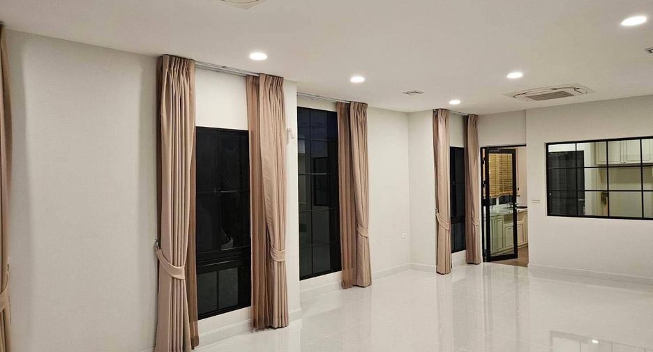 À louer 4 chambres maison à Taling Chan, Bangkok