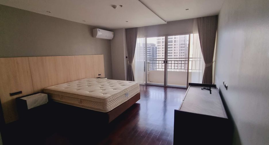 For rent 3 bedrooms condo in Sathon, Bangkok