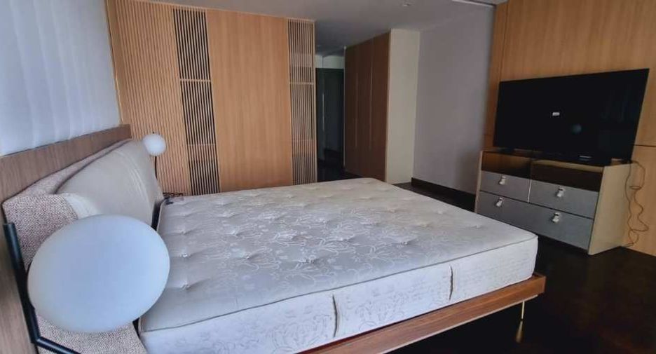 For rent 3 bedrooms condo in Sathon, Bangkok
