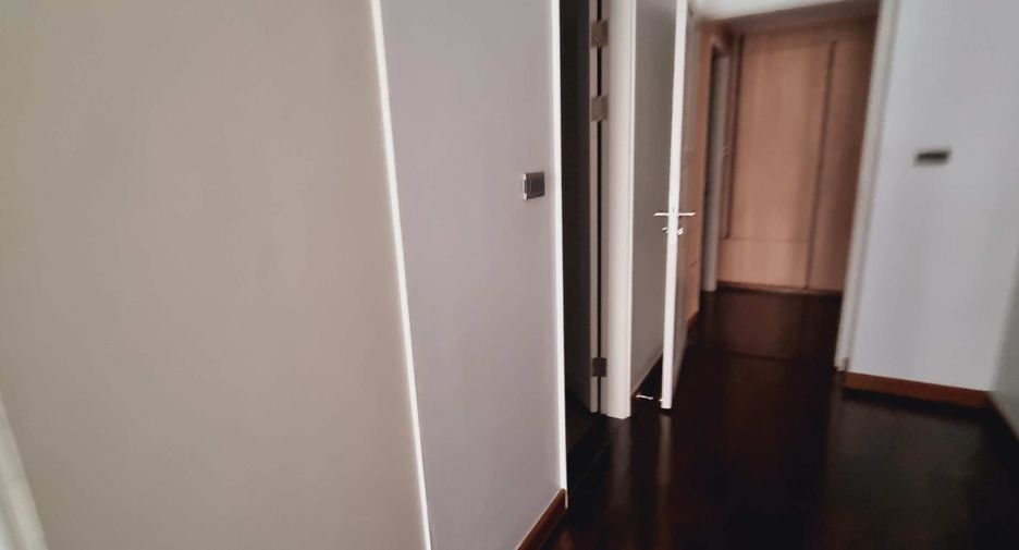 For rent 3 bedrooms condo in Sathon, Bangkok