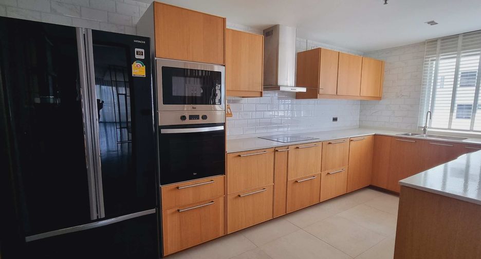 For rent 3 bedrooms condo in Sathon, Bangkok