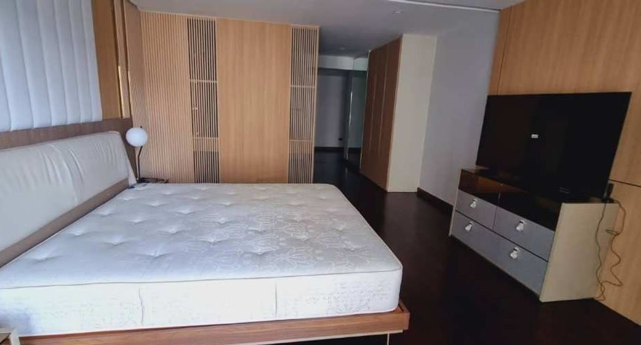 For rent 3 bedrooms condo in Sathon, Bangkok