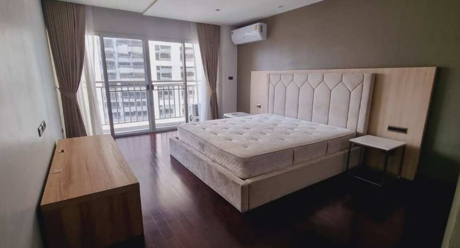 For rent 3 bedrooms condo in Sathon, Bangkok