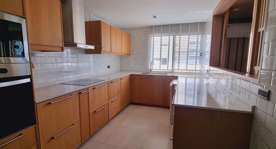 For rent 3 bedrooms condo in Sathon, Bangkok