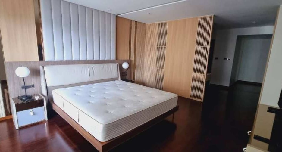 For rent 3 bedrooms condo in Sathon, Bangkok