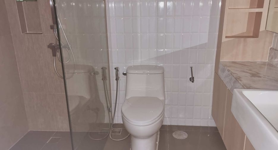 For rent 3 bedrooms condo in Sathon, Bangkok