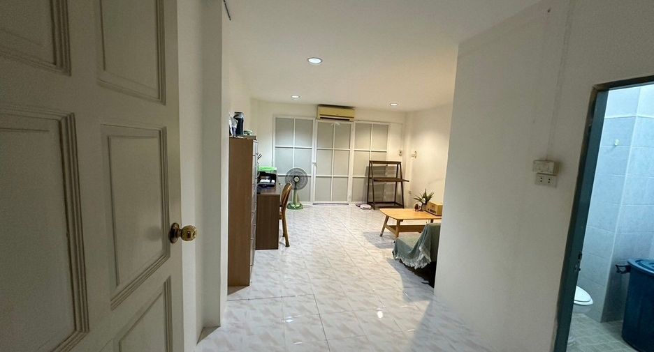 For sale 3 bedrooms retail Space in Bang Lamung, Chonburi