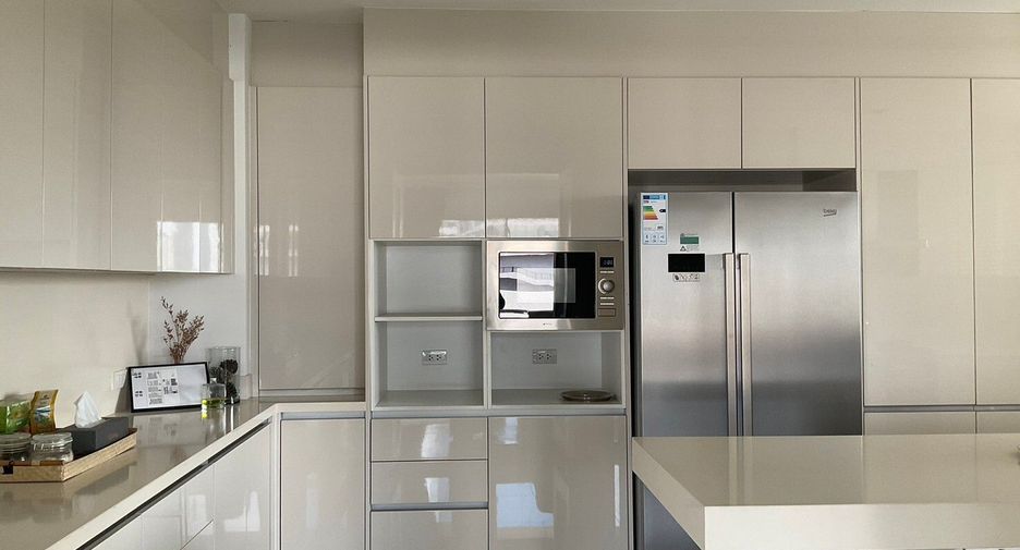For rent 4 bedrooms condo in Sathon, Bangkok