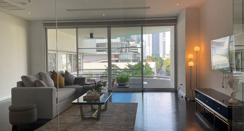 For rent 4 bedrooms condo in Sathon, Bangkok
