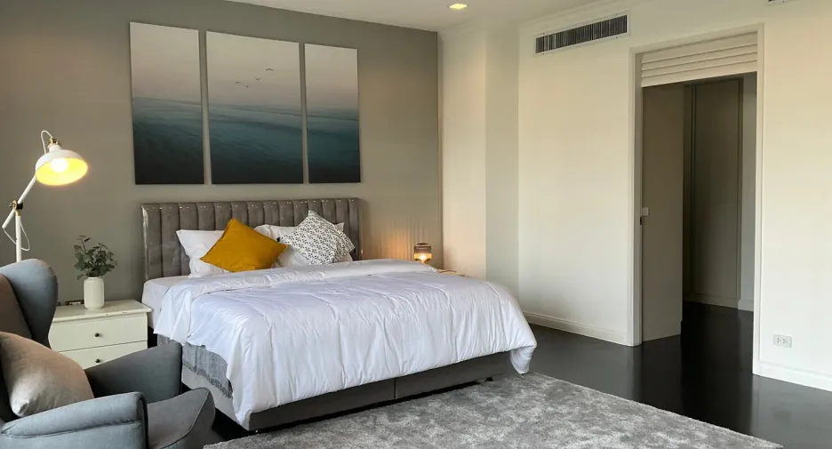 For rent 4 bedrooms condo in Sathon, Bangkok