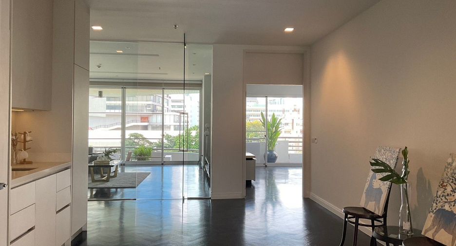 For rent 4 bedrooms condo in Sathon, Bangkok