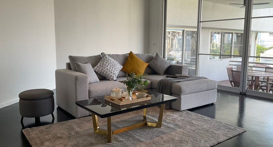 For rent 4 bedrooms condo in Sathon, Bangkok