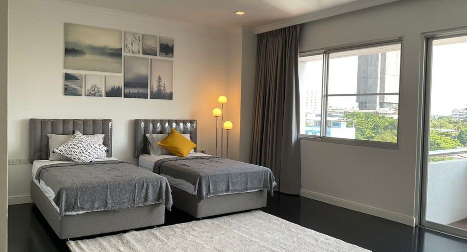 For rent 4 bedrooms condo in Sathon, Bangkok