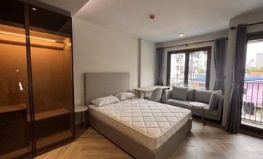 Condo en venta y en alquiler de estudio en Watthana, Bangkok