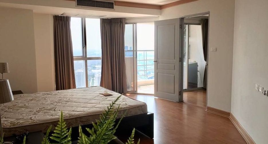 For rent 2 bedrooms condo in Khlong Toei, Bangkok