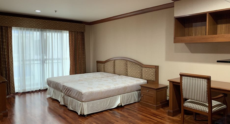 For rent 3 bedrooms condo in Watthana, Bangkok