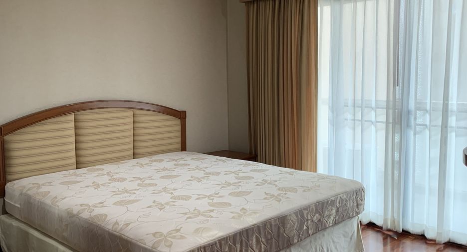 For rent 3 bedrooms condo in Watthana, Bangkok