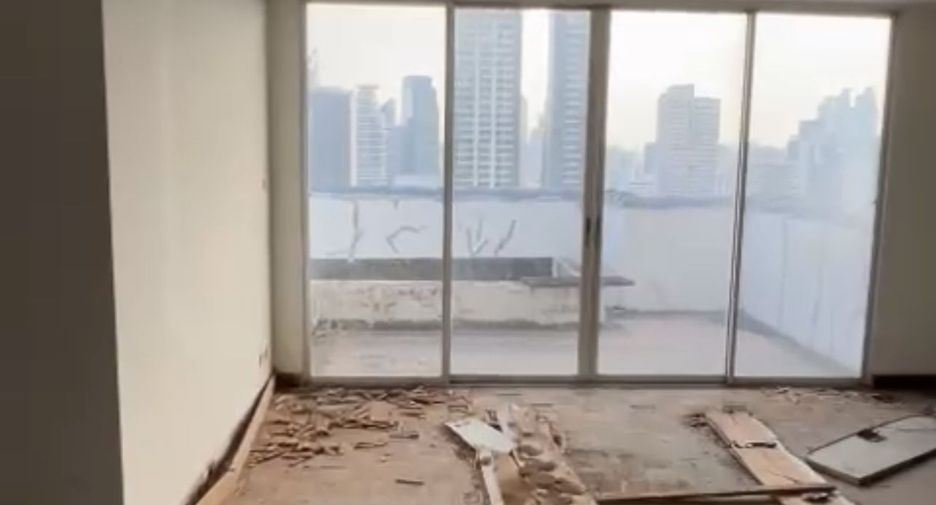 For sale 5 bedrooms condo in Watthana, Bangkok