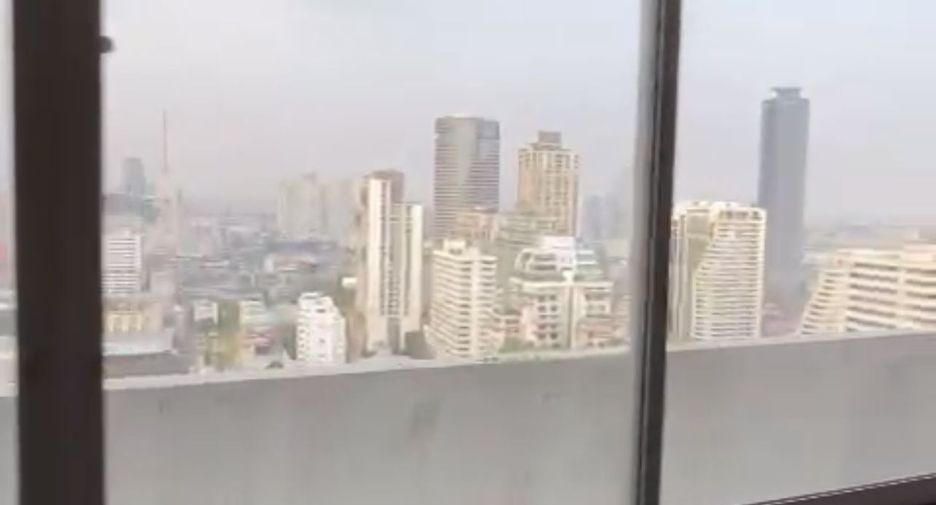 For sale 5 bedrooms condo in Watthana, Bangkok