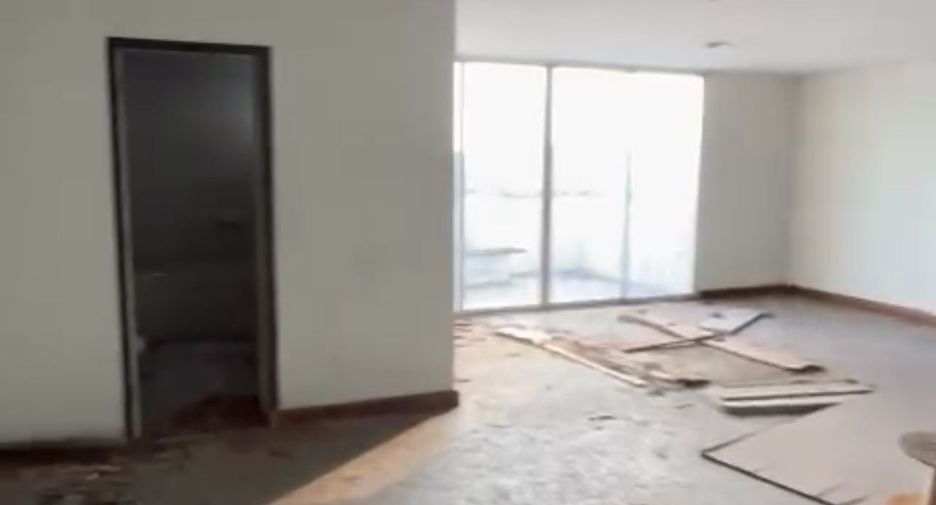 For sale 5 bedrooms condo in Watthana, Bangkok
